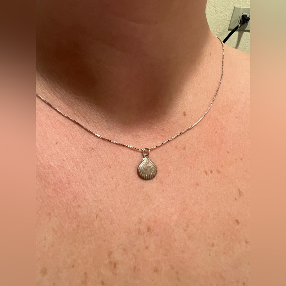 SHELL NECKLACE